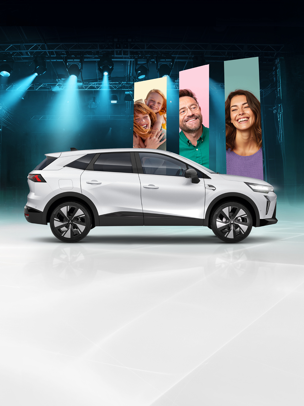 Mitsubishi Grandis Intro Edition in Weiß mit drei lächelnden Personen im Hintergrund vor grün-blauem Bühnen-Setting